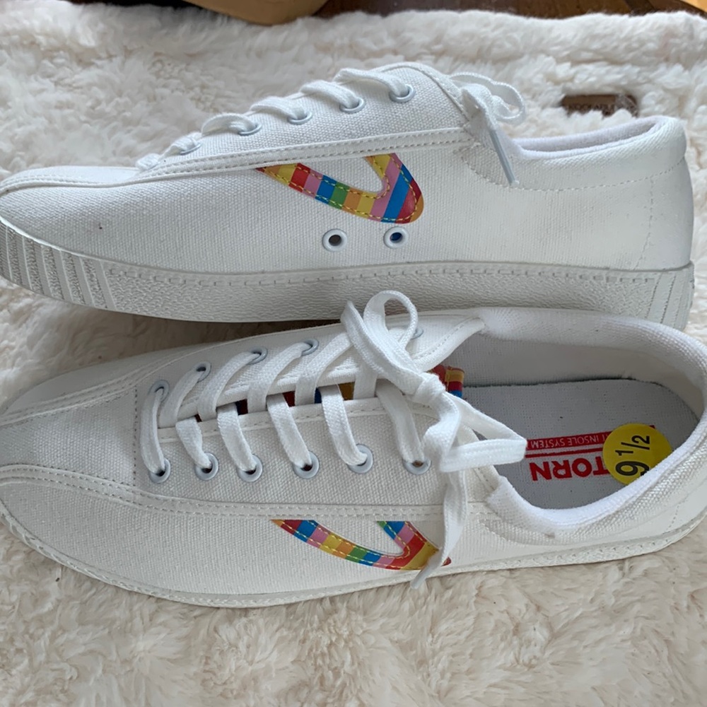 NWT Tretorn Womens ‘s rainbow canvas 9 1/2